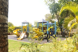 Khu vui chơi trẻ em - ngoài trời