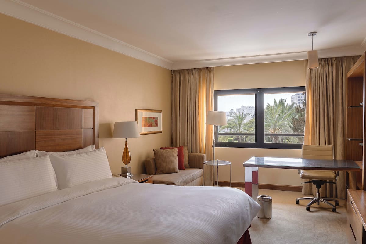 Classic Room, 1 King Bed, Accessible, Smoking | 1 bedroom, Egyptian cotton sheets, premium bedding, down comforters