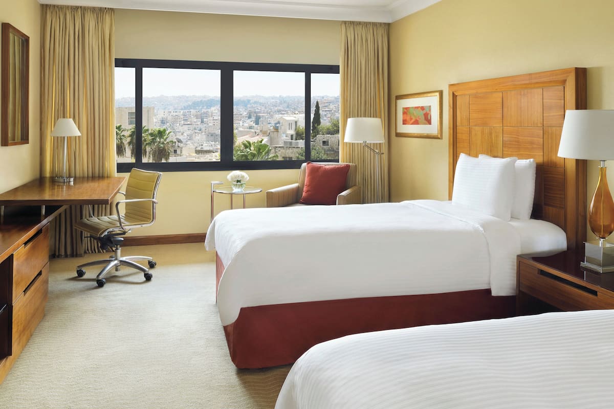 1 bedroom, Egyptian cotton sheets, premium bedding, down comforters