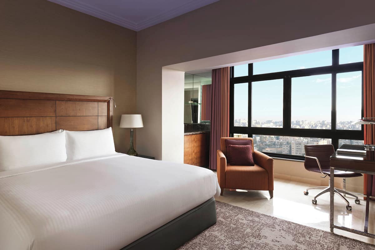 1 bedroom, Egyptian cotton sheets, premium bedding, down comforters