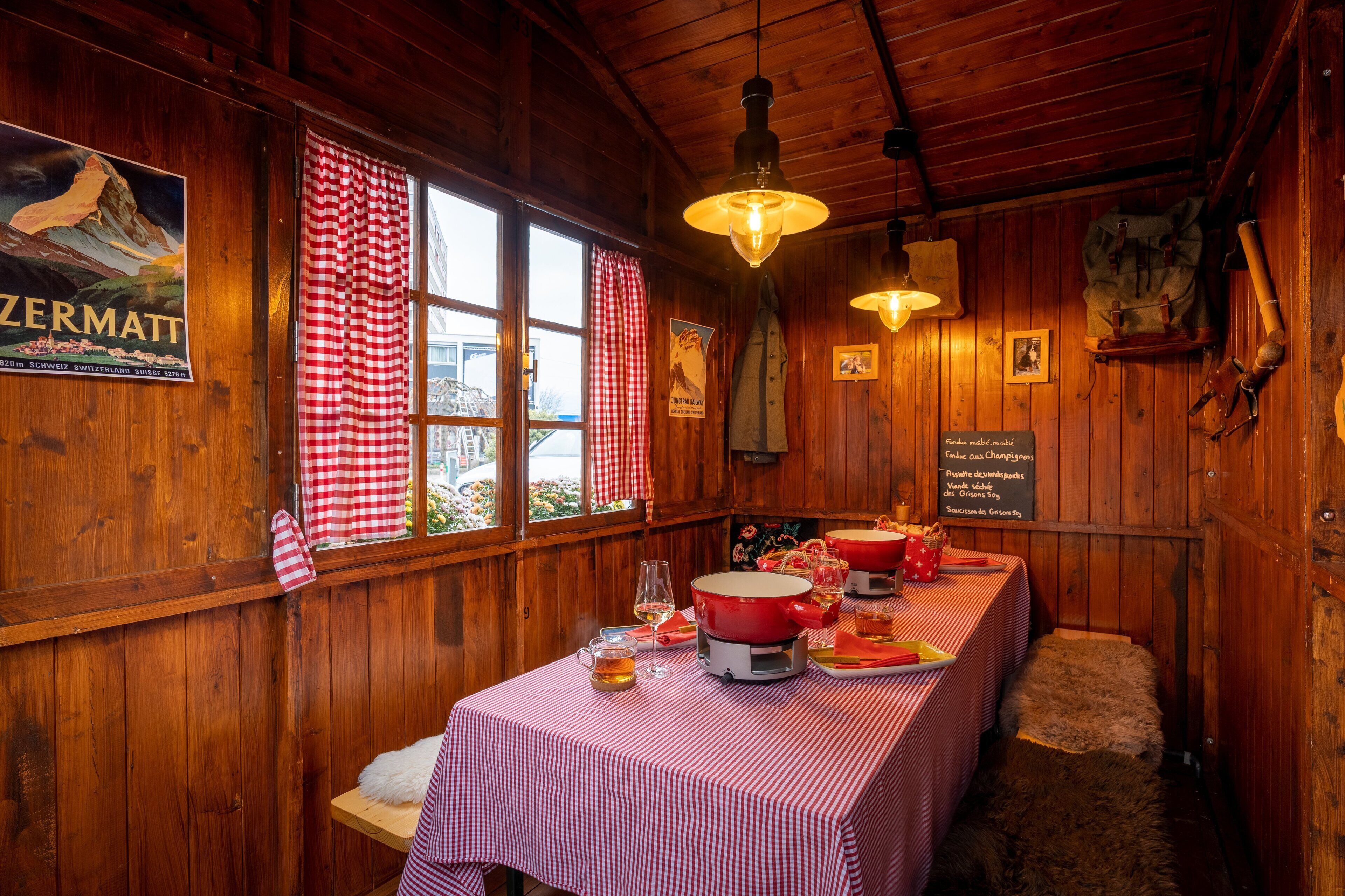 2 restaurants, breakfast, lunch, dinner served; international cuisine