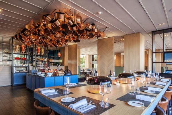 2 restaurants; breakfast, lunch, and dinner served