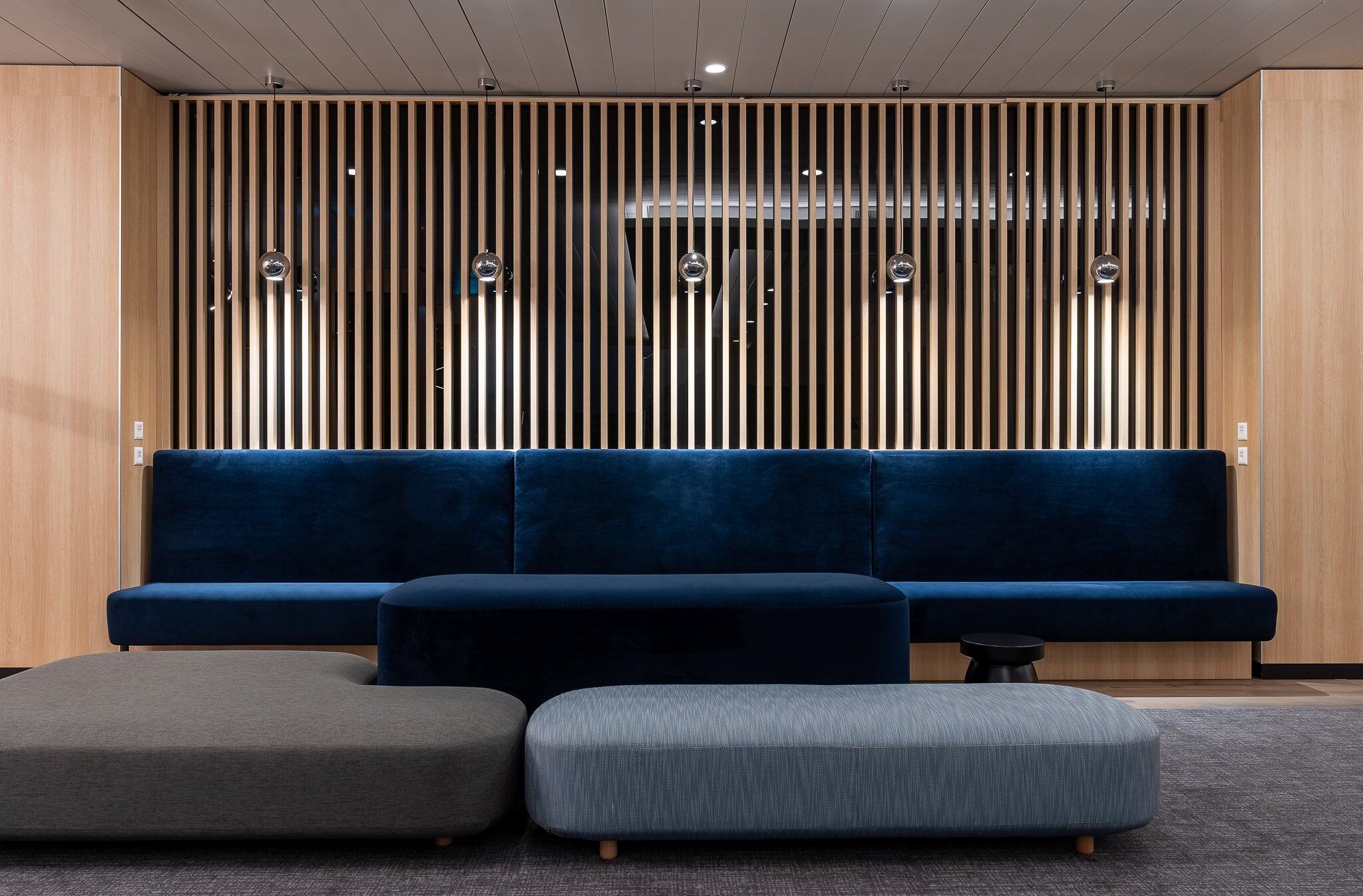 2 restaurants, breakfast, lunch, dinner served; international cuisine