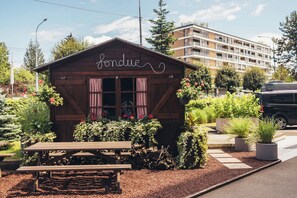 2 restaurantes: opção de café da manhã, almoço e jantar