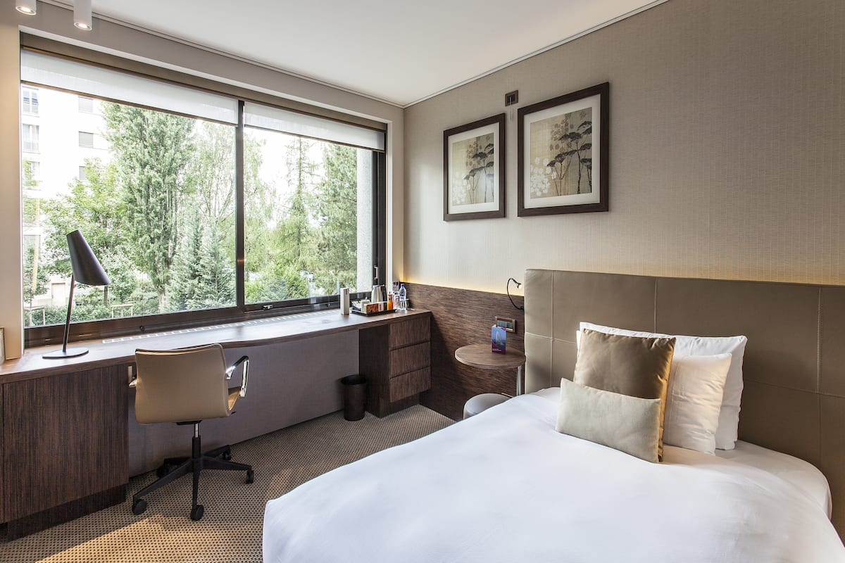 Standard Room, 1 Double Bed, Accessible | 1 bedroom, premium bedding, minibar, in-room safe