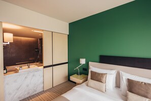 Chambre, 1 très grand lit, accès au salon club (Top Floor)