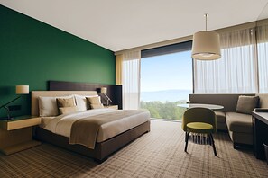 客房, 1 张特大床, 可进入俱乐部酒廊 (Top Floor) | 高档床上用品、迷你吧、客房内保险箱、办公桌