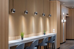 2 restaurantes: opção de café da manhã, almoço e jantar