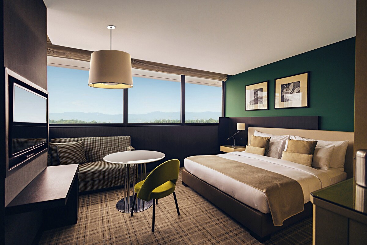 Ropa de cama de alta calidad y minibar 