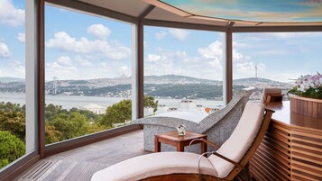 Couples treatment rooms, sauna, hot tub, Turkish bath, body treatments