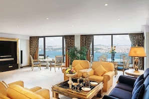 Suite – grand, røyk, sjøutsikt (Presidential) | Minibar, safe på rommet, skrivebord og skrivebord for bærbar PC