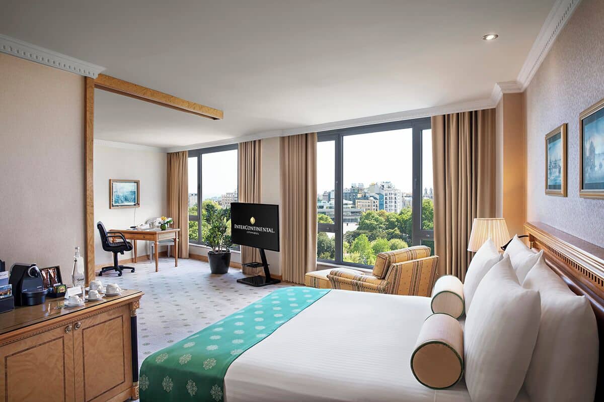 Phòng Suite Junior, 1 giường cỡ king, quang cảnh thành phố | Minibar, két bảo mật tại phòng, bàn 