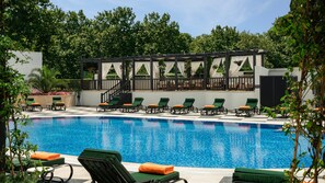 Piscine extérieure (ouverte en saison)