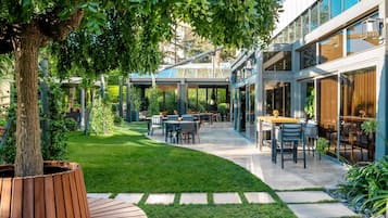 3 restaurants, spécialités Cuisine internationale