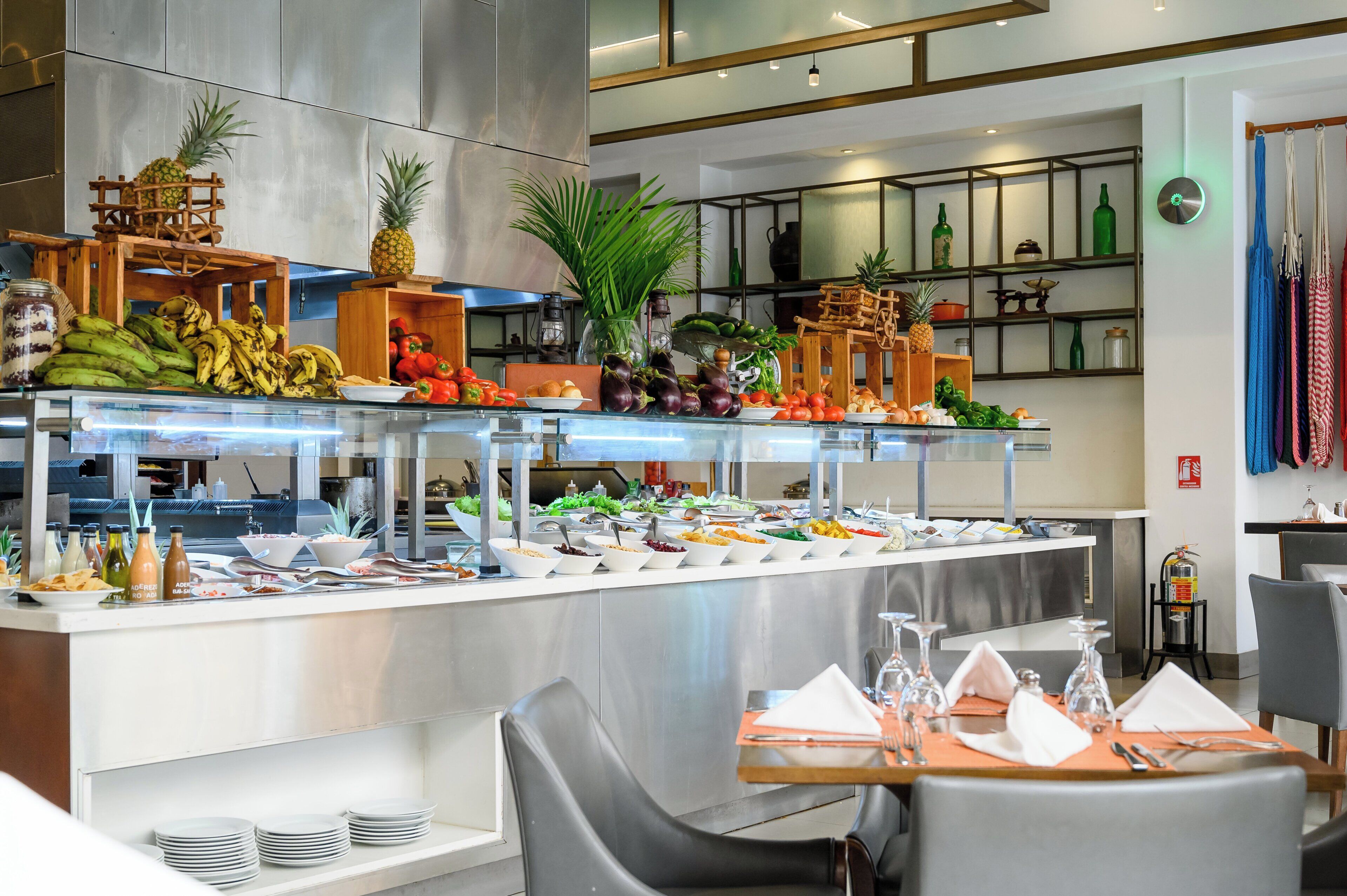 4 restaurantes; se sirven desayunos, almuerzos, cenas y brunches