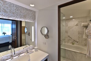 Free toiletries, hair dryer, bathrobes, slippers - Real InterContinental Managua at Metrocentro Mall by IHG (Managua)