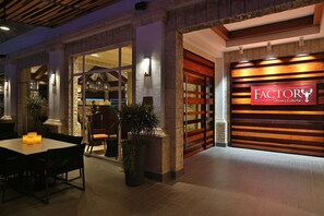4 restaurants, breakfast, lunch, dinner served; international cuisine