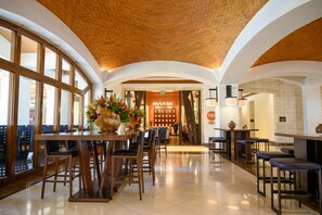 A spacious lobby with a high ceiling, large windows, and a reception area. - Real InterContinental Managua at Metrocentro Mall by IHG (Managua)