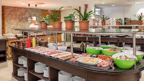 Tägliches Frühstücksbuffet gegen Gebühr