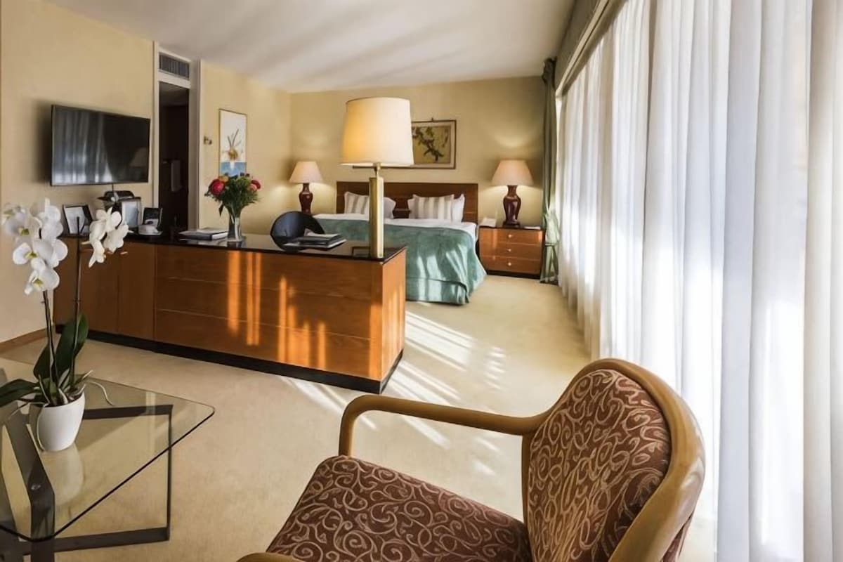 Premium bedding, minibar, in-room safe, desk