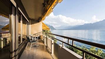 Suite junior, balcón, vista al lago | Vista desde la habitación