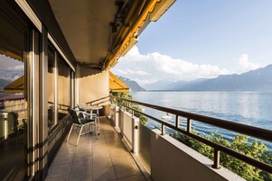 Suíte júnior, sacada, vista para o lago | Vista do quarto
