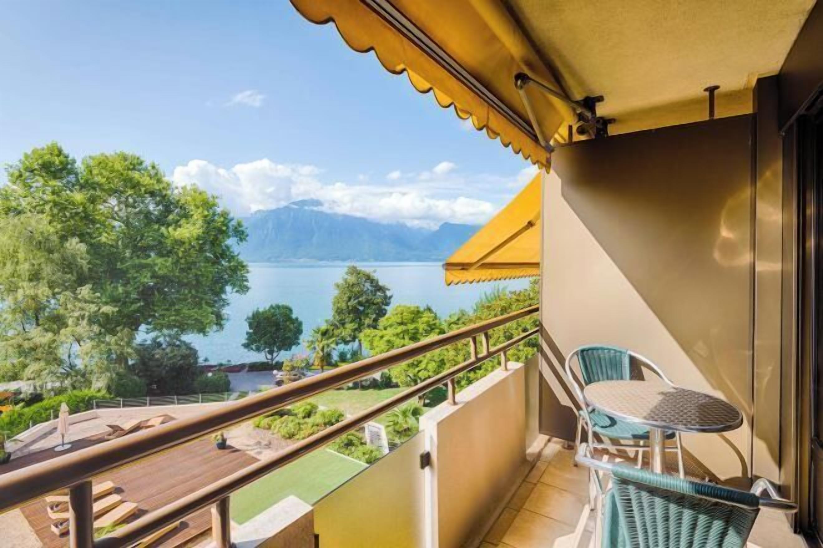 Restaurante al aire libre | Se sirven desayunos, comidas, cenas y cocina internacional 