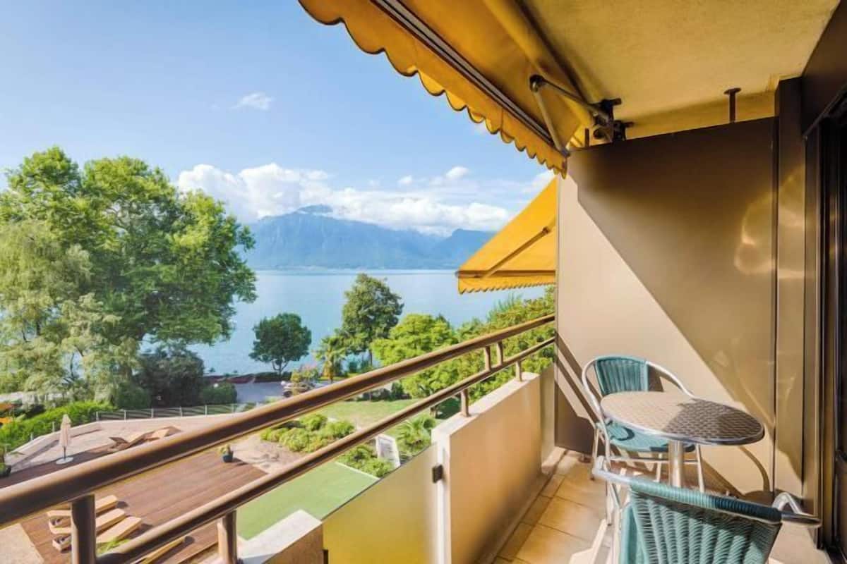 Restaurante al aire libre | Se sirven desayunos, comidas, cenas y cocina internacional