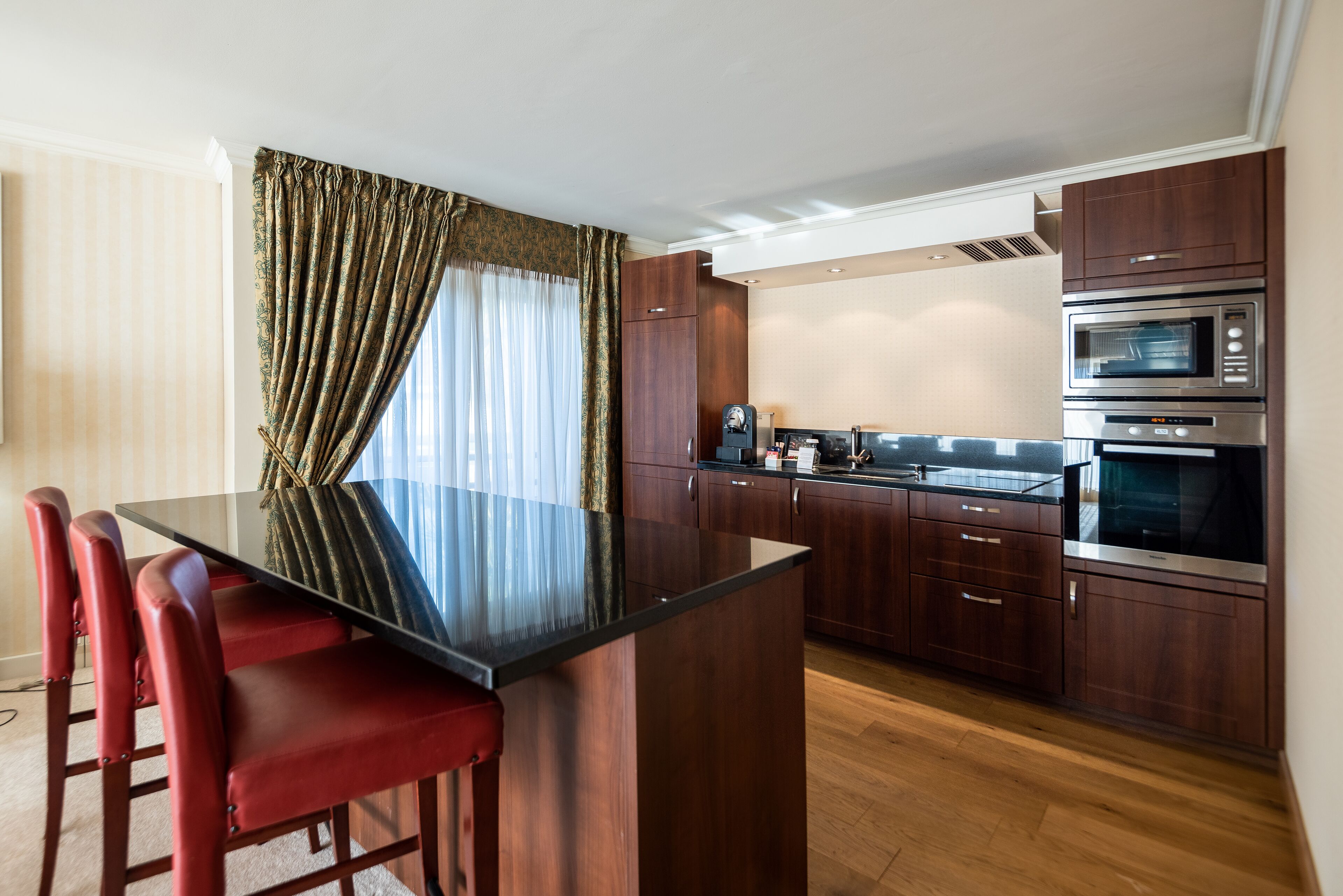 presidential suite, 2 bedrooms, terrace, lake view | private kitchenette