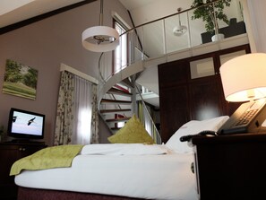 Suite (Maisonette) | Aire de séjour | Téléviseur ACL