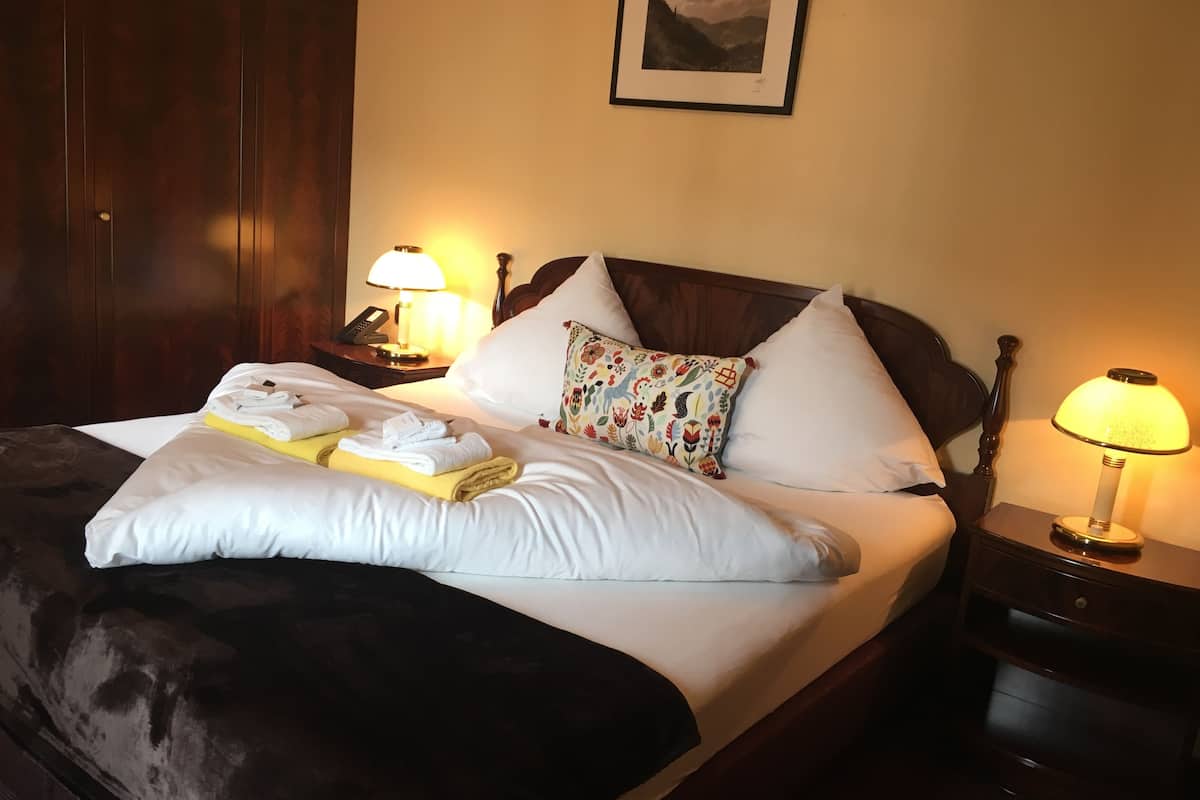 Suite | Minibar, in-room safe, blackout drapes, iron/ironing board