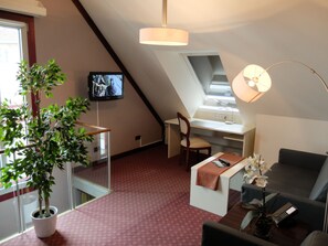 Suite (Maisonette) | Aire de séjour | Téléviseur ACL