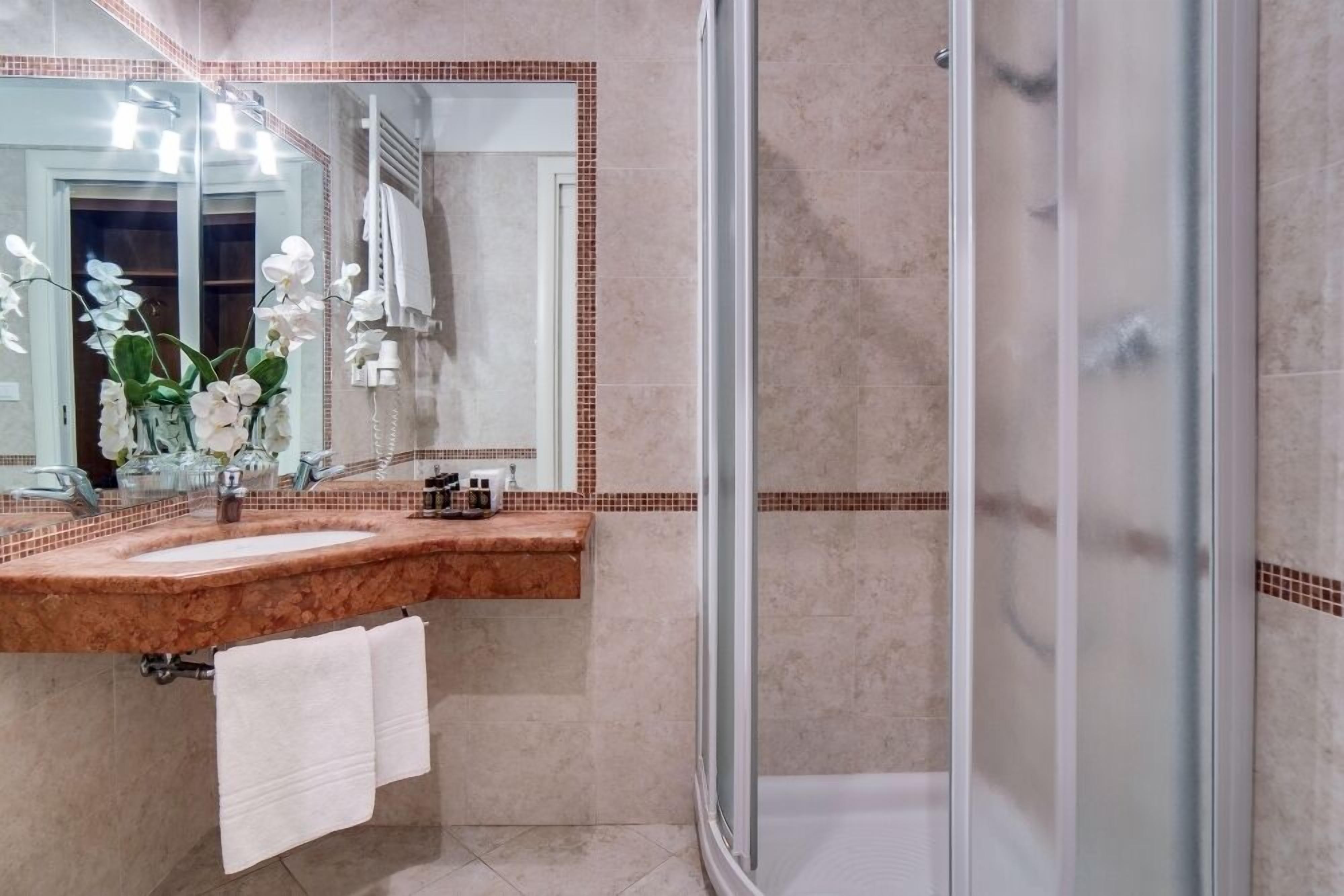 comfort double room (pet friendly) | bathroom | free toiletries, hair dryer, bathrobes, slippers