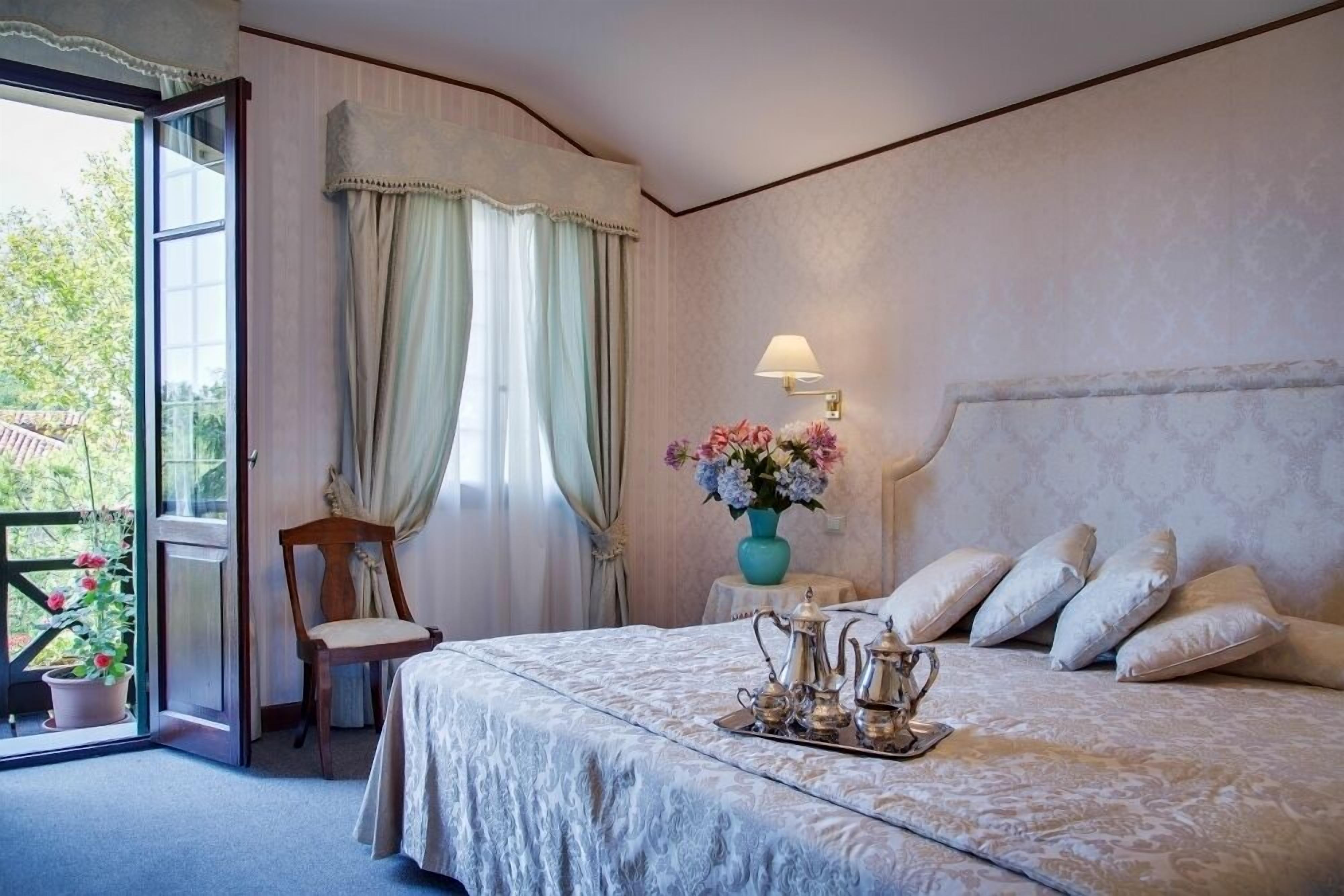 premium double room, terrace | 1 bedroom, frette italian sheets, select comfort beds, minibar