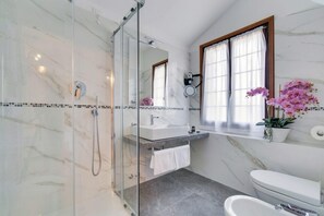 Premium Double Room, Terrace | Bathroom