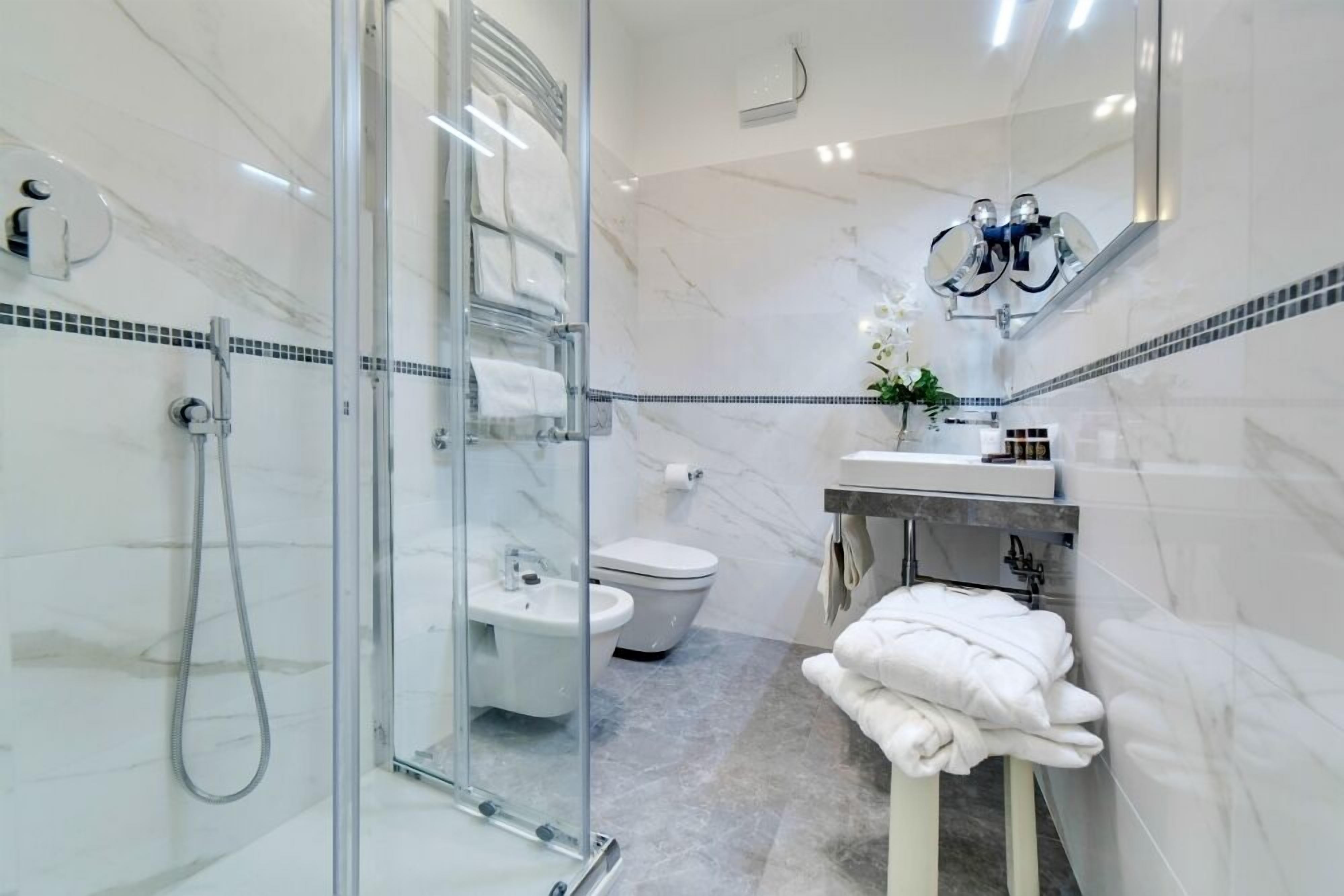 premium double room, terrace | bathroom | free toiletries, hair dryer, bathrobes, slippers