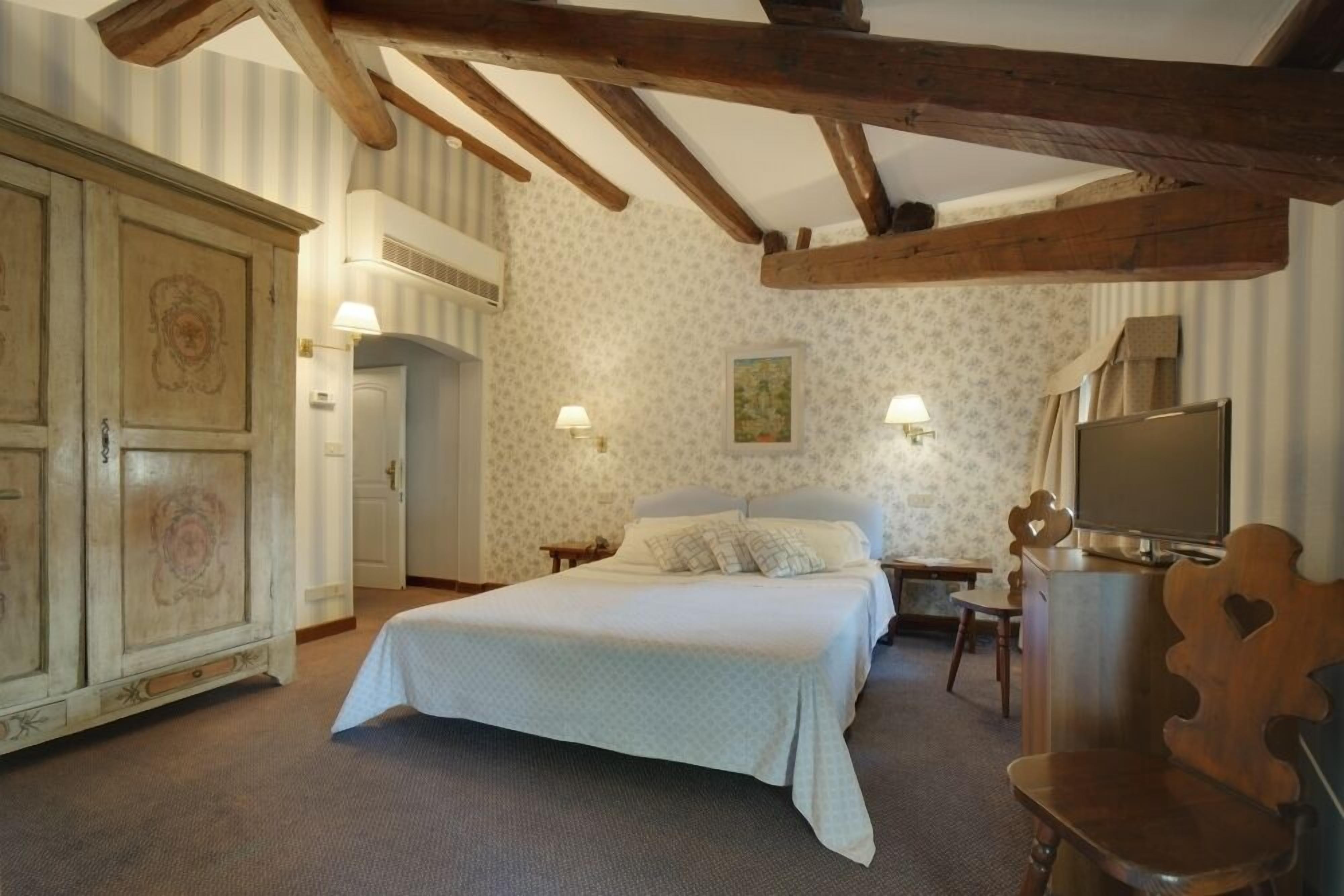 1 bedroom, frette italian sheets, select comfort beds, minibar