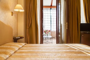 Comfort Double Room (Pet friendly) | Frette Italian sheets, Select Comfort beds, minibar, in-room safe