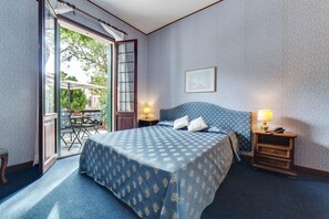 Deluxe Double or Twin Room, Terrace | Frette Italian sheets, Select Comfort beds, minibar, in-room safe - Hotel La Meridiana (Venice)