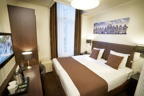Standard Room, 2 Single Beds | Premium bedding, in-room safe, desk, blackout curtains