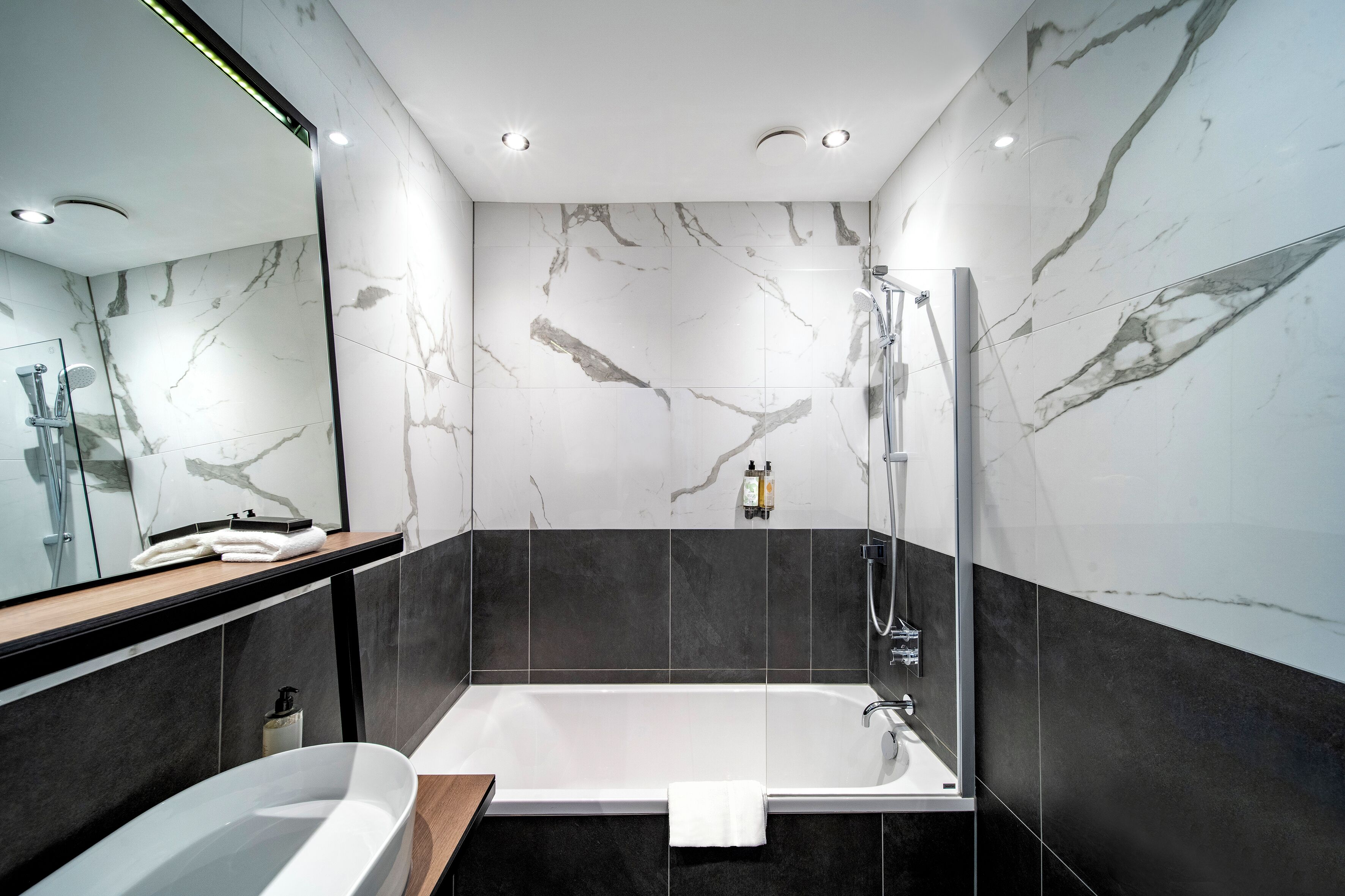 twin room, canal view | bathroom | hair dryer, towels