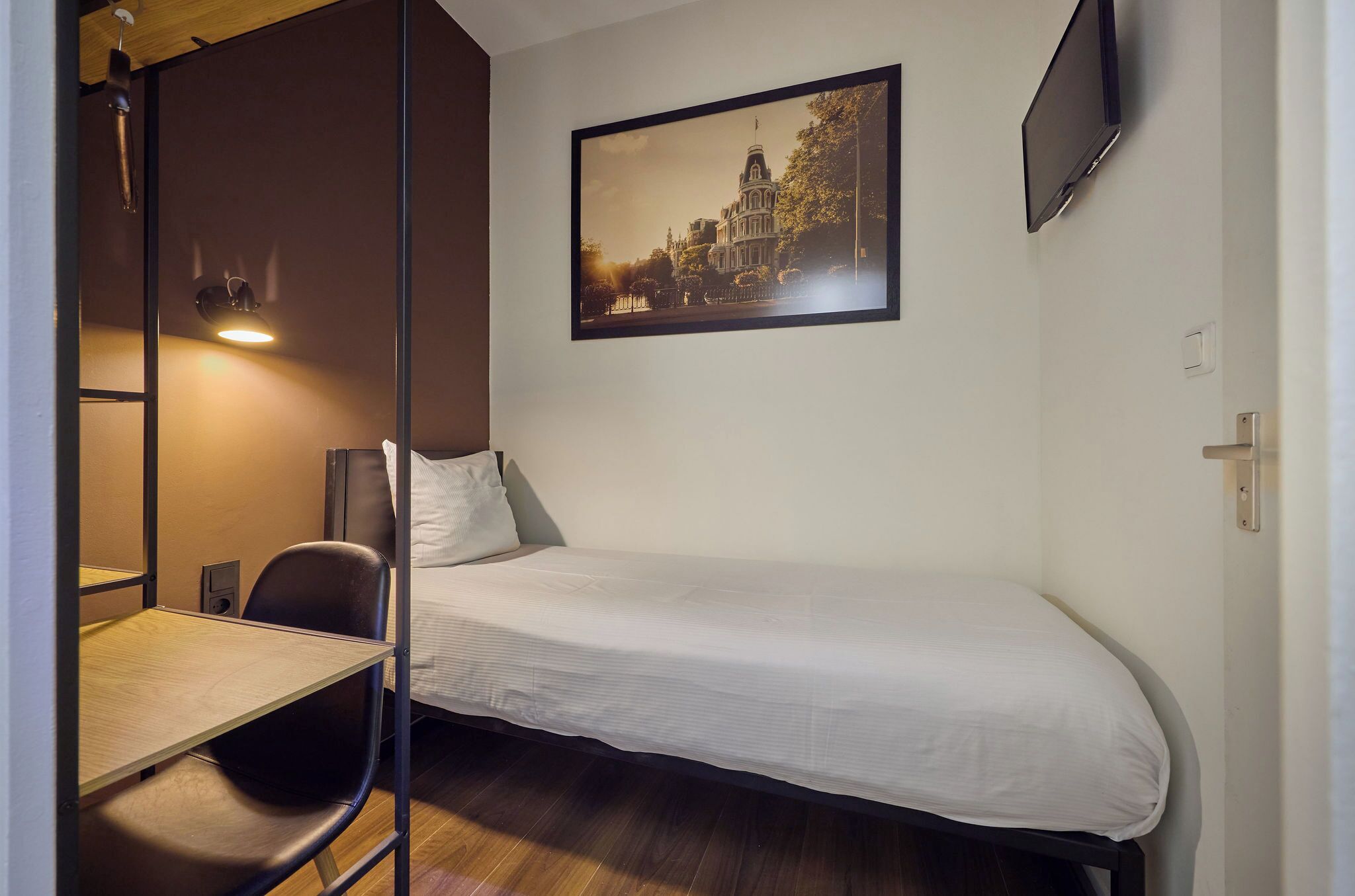 Chambre Simple Économique, 1 lit une place, salle de bains privée | Rideaux occultants, fer et planche à repasser, Wi-Fi gratuit