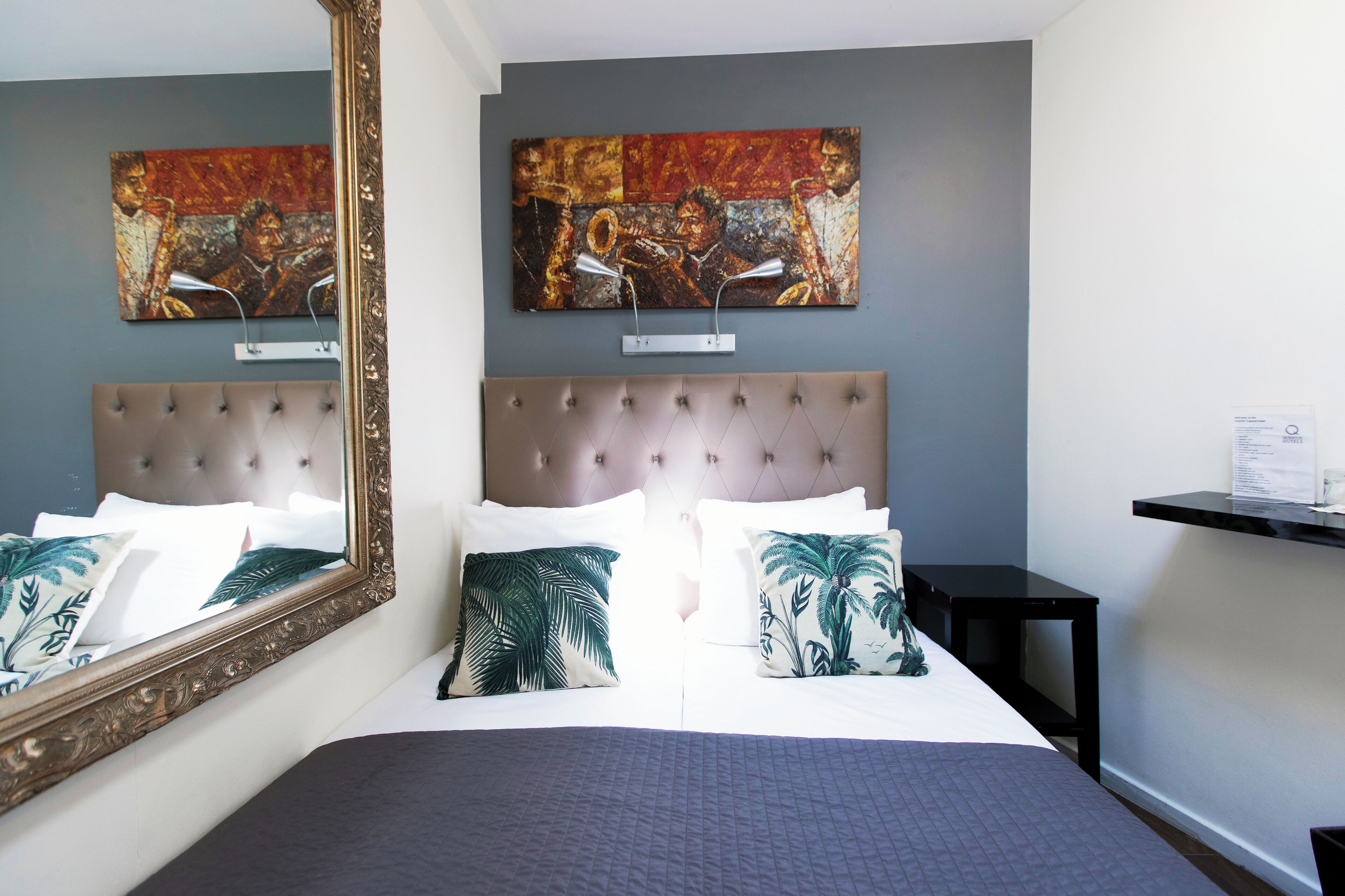 Cortinas blackout, tabla de planchar con plancha y wifi gratis 