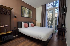 Luxury Double Room, Balcony | Blackout drapes, iron/ironing board, free cribs/infant beds, free WiFi - Quentin Museum Square Hotel (Amsterdam)