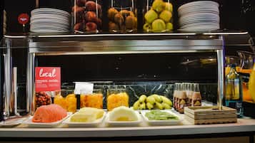 Desayuno buffet diario (EUR 14 por persona)