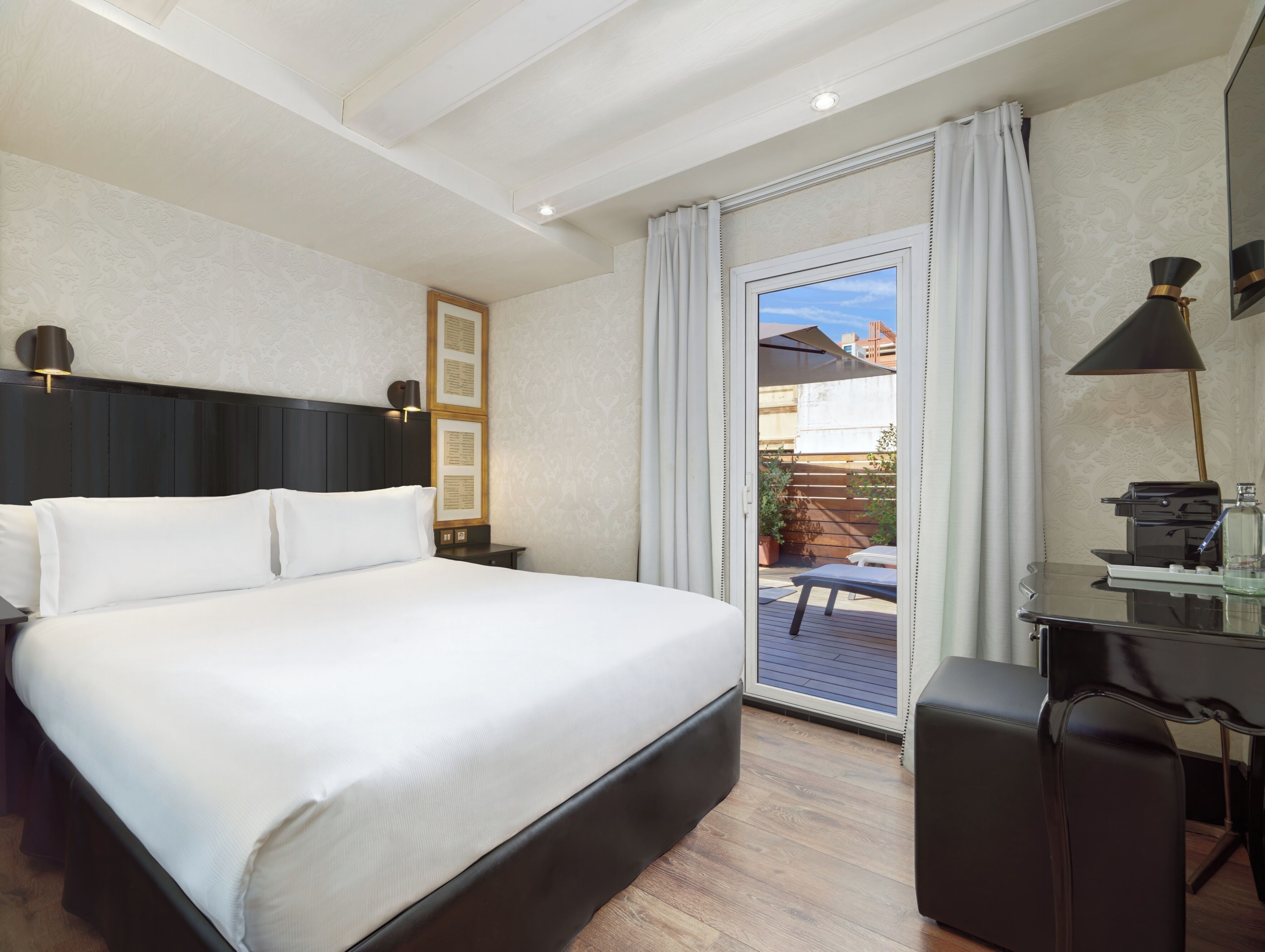 Quarto luxo, terraço | Frigobar, cofres nos quartos, quartos à prova de som