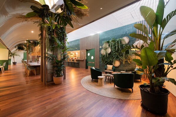 Breakfast, lunch and dinner served