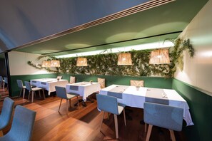 Breakfast, lunch and dinner served