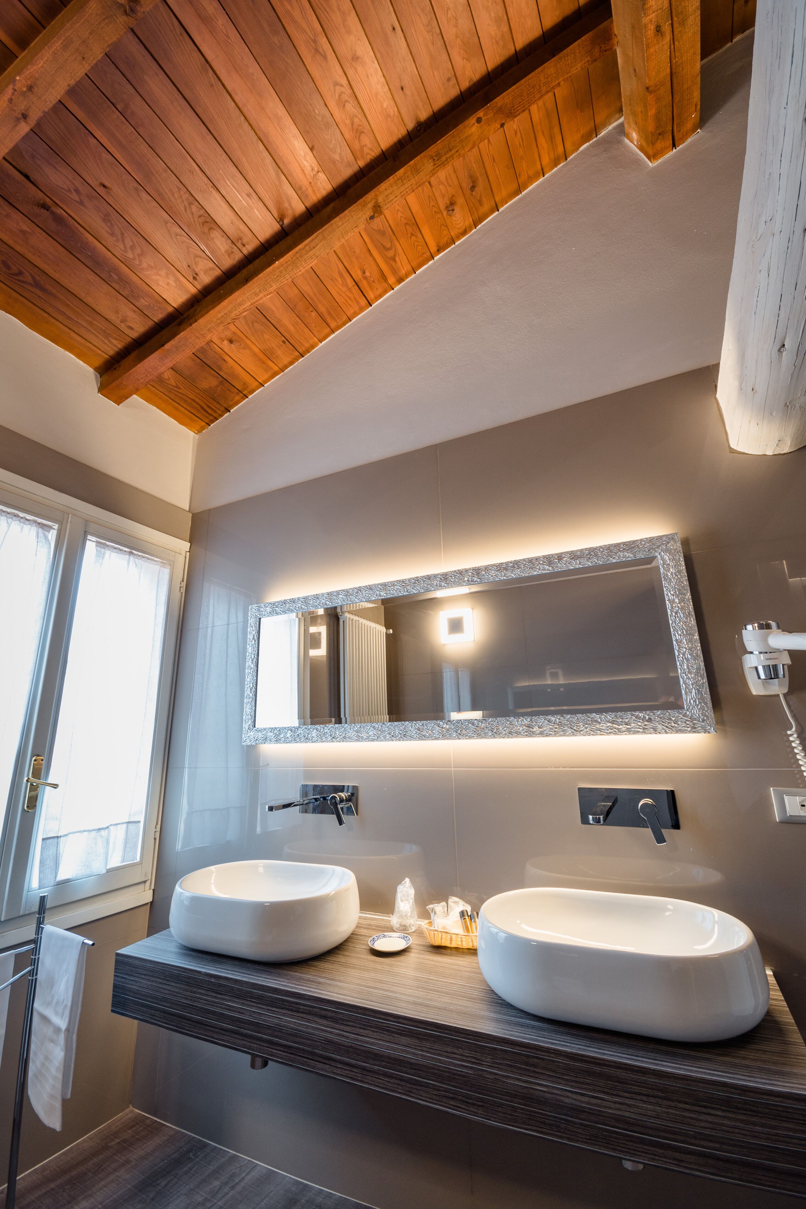 studio, annex building (4 pax) | bathroom | shower, free toiletries, hair dryer, bidet