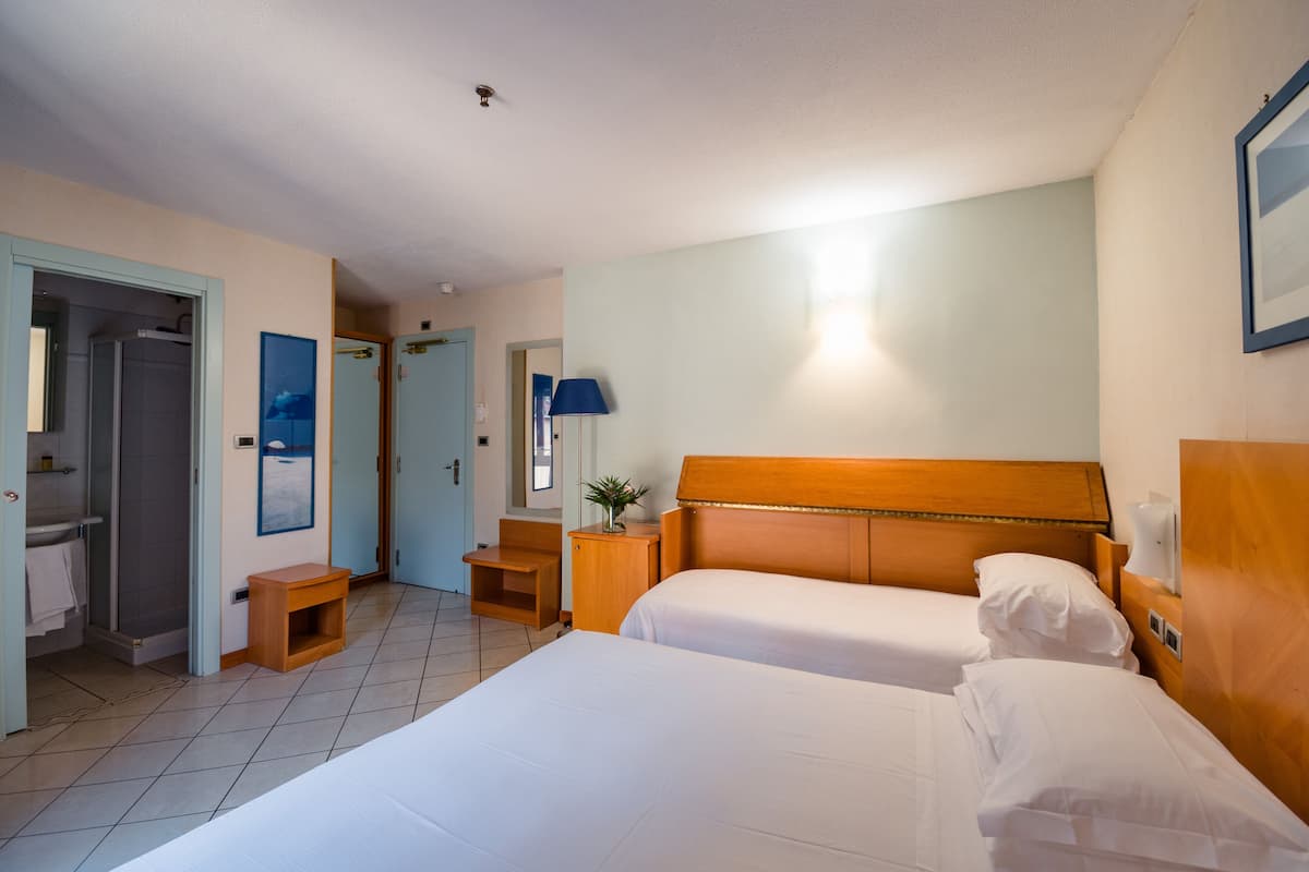 Phòng 3 Tiêu chuẩn | Bộ trải giường bằng vải Frette của Ý, bộ đồ giường cao cấp